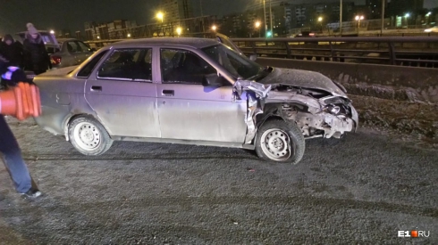 Хотел уйти от столкновения, но сделал только хуже: три автомобиля пострадало в ДТП в Екатеринбурге 