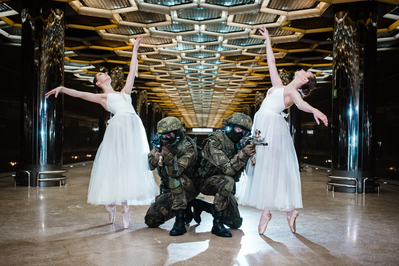 На Урале военные поздравили женщин с 8 Марта оригинальной фотосессией 