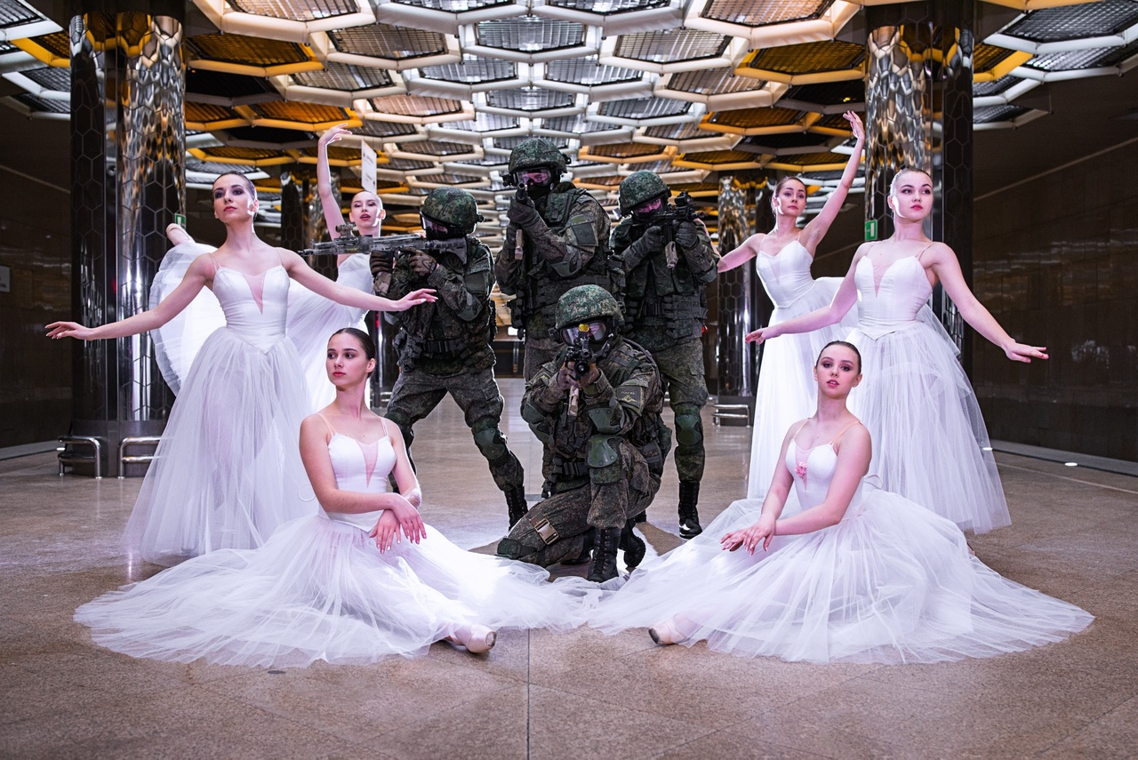 На Урале военные поздравили женщин с 8 Марта оригинальной фотосессией 