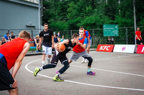 В Екатеринбурге пройдет KFC BATTLE по футболу и стритболу 