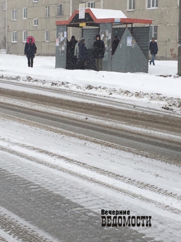 Свердловский «город-сугроб» завалило снегом. Жители надеются только на губернатора