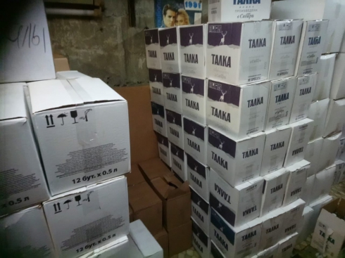 В Нижнем Тагиле оперативники ФСБ выявили склад с контрафактным алкоголем 