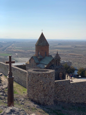 Свердловчан с погонами и без зовут в Армению на майские праздники