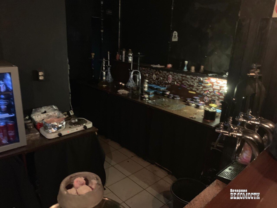 В Екатеринбурге полицейские изъяли алкоголь из кальян-бара, в котором раньше был гей-клуб