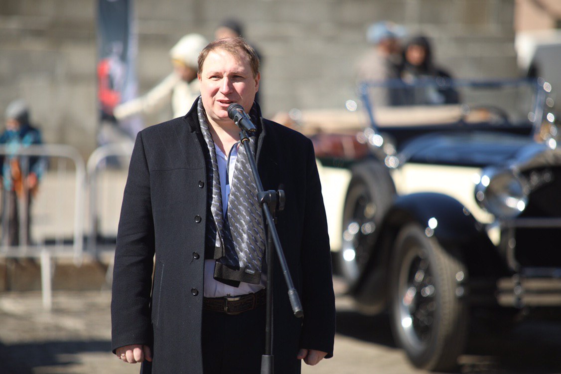 В Екатеринбурге прошел баттл 100-летних автомобилей
