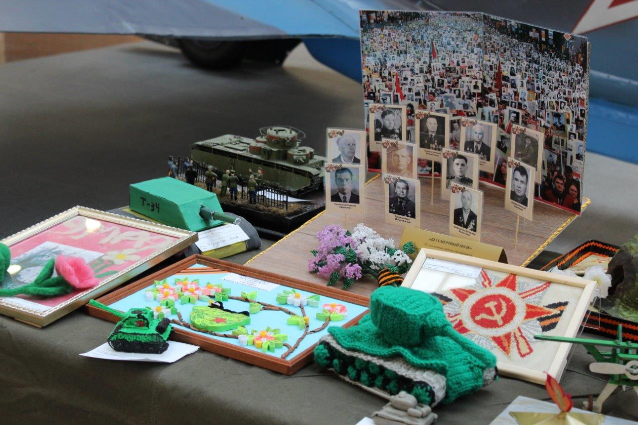 В преддверии 9 Мая в Музее военной техники УГМК наградили победителей детского патриотического конкурса