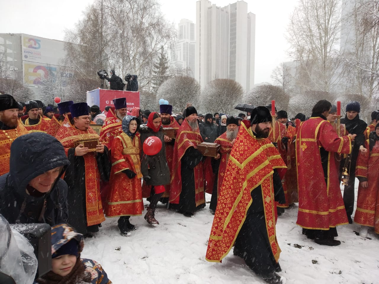 20 тысяч человек прошли пасхальным крестным ходом в Екатеринбурге