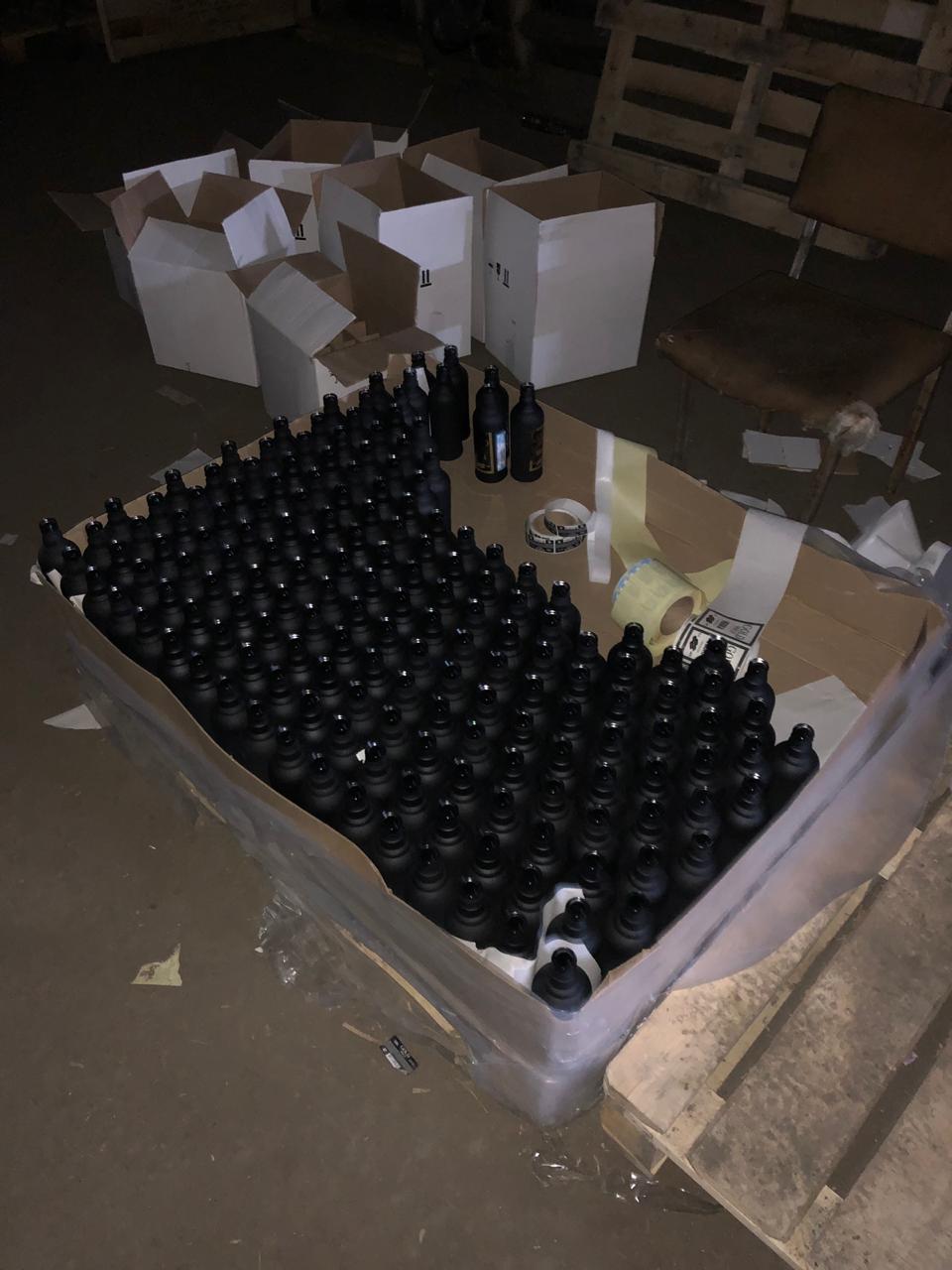 В Белоярском районе ФСБ пресекла деятельность подпольного цеха по производству контрафактного алкоголя