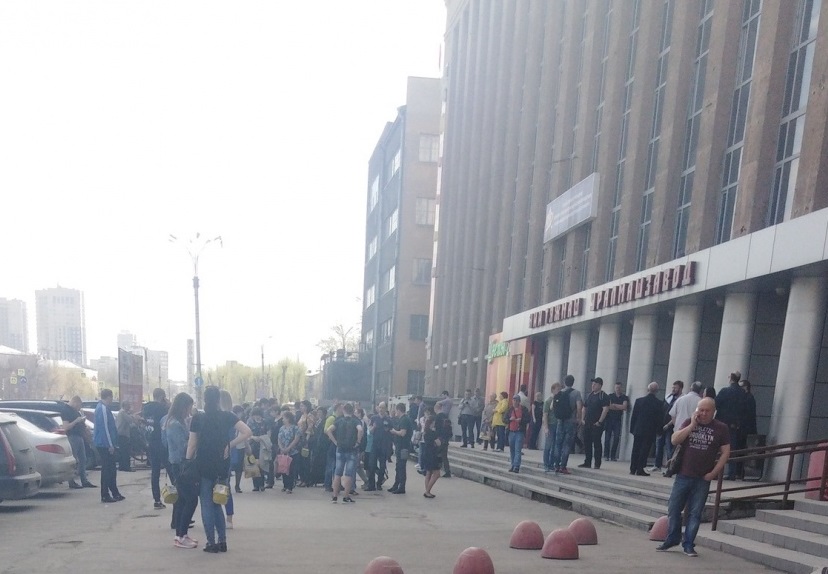 В Екатеринбурге снова массово эвакуируют посетителей торговых центров