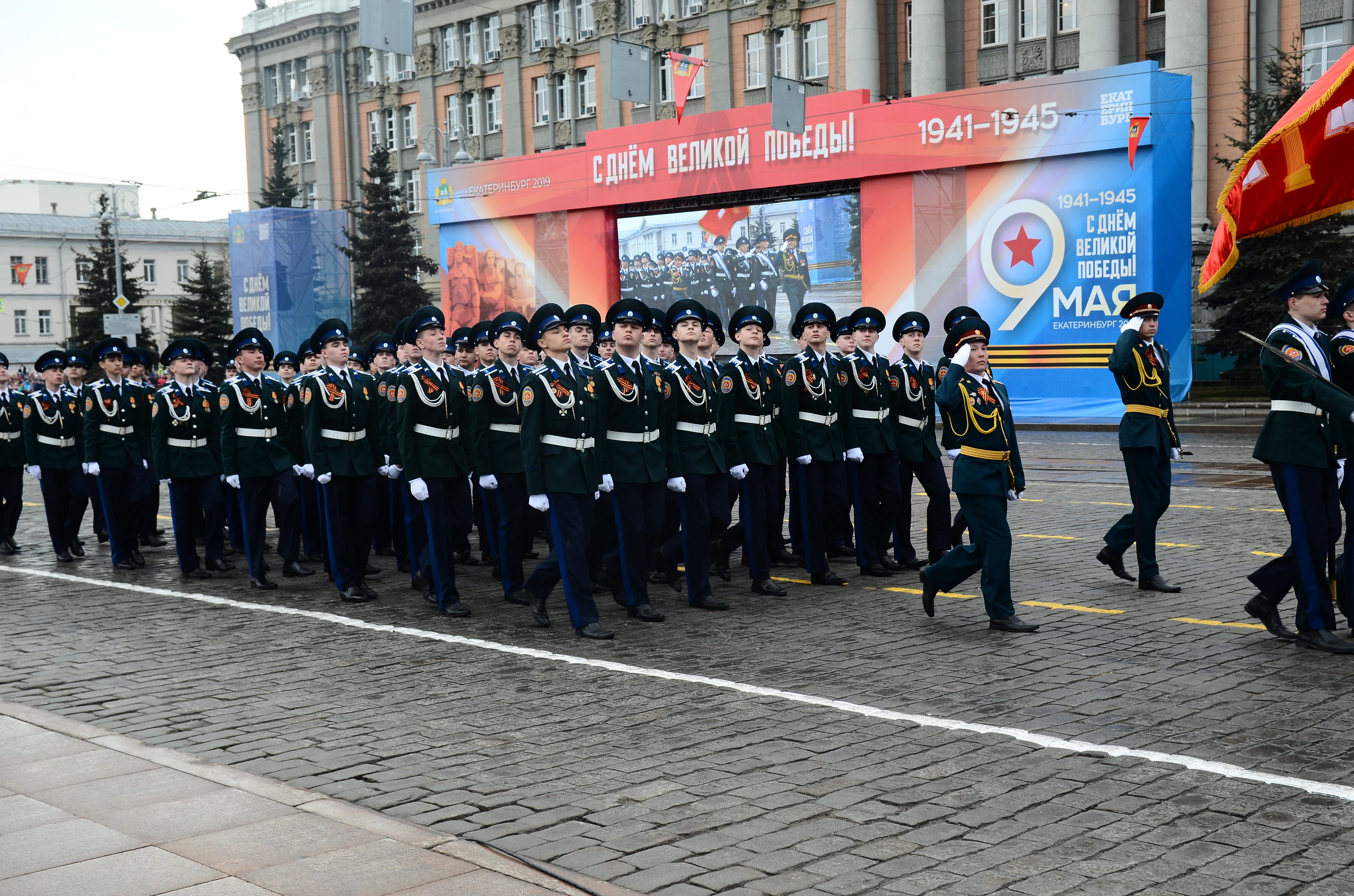 В Екатеринбурге прошел парад Победы (ФОТО) » Вечерние ведомости