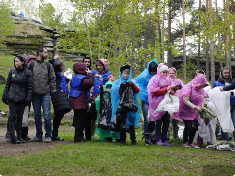На «Чистых играх» в Шарташском лесопарке собрали более 100 мешков мусора