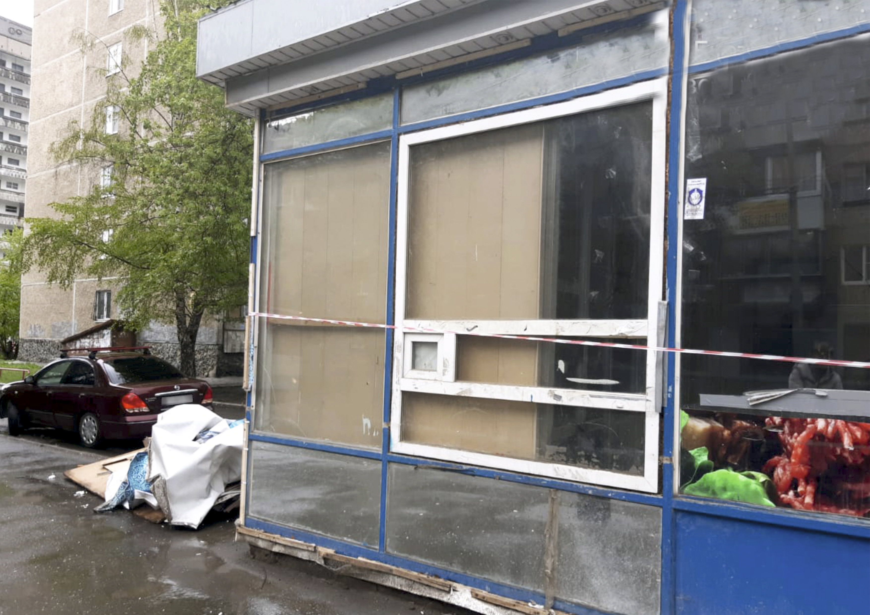 В Орджоникидзевском районе демонтировали незаконные торговые павильоны