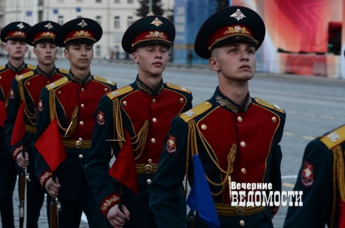 Генеральная репетиция парада Победы прошла в Екатеринбурге (ФОТО)