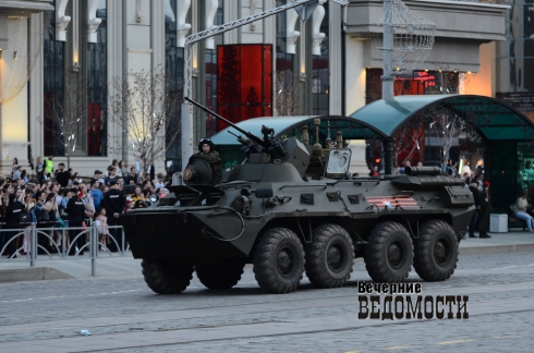 Генеральная репетиция парада Победы прошла в Екатеринбурге (ФОТО)