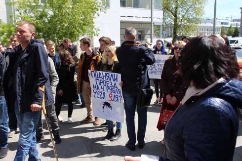 Жители Екатеринбурга вышли на митинг против повышения стоимости проезда в метро