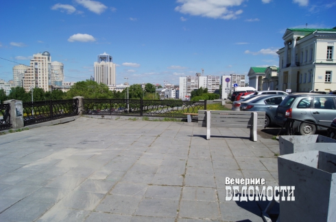 На Вознесенской горке в Екатеринбурге демонтировали киоск с шаурмой