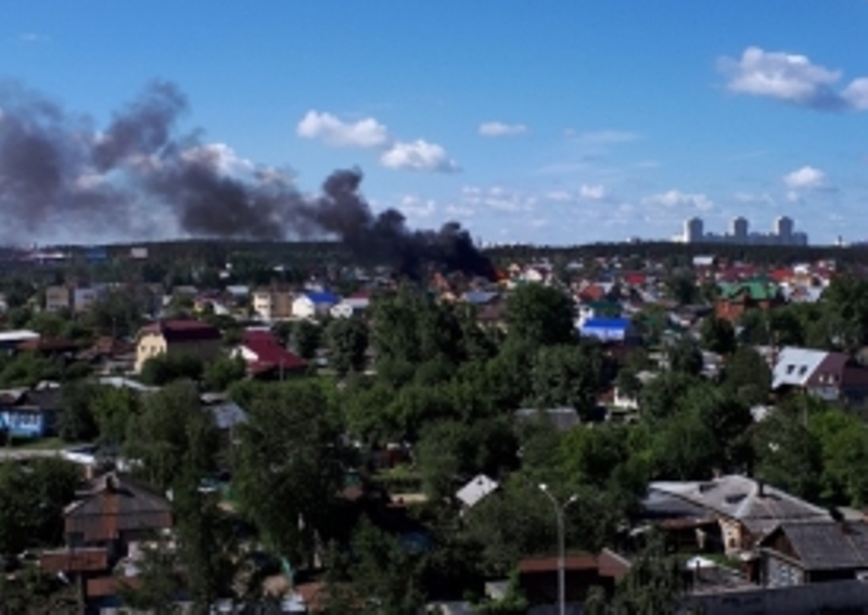 Черный дым видно из соседних районов: в Екатеринбурге загорелся детский сад