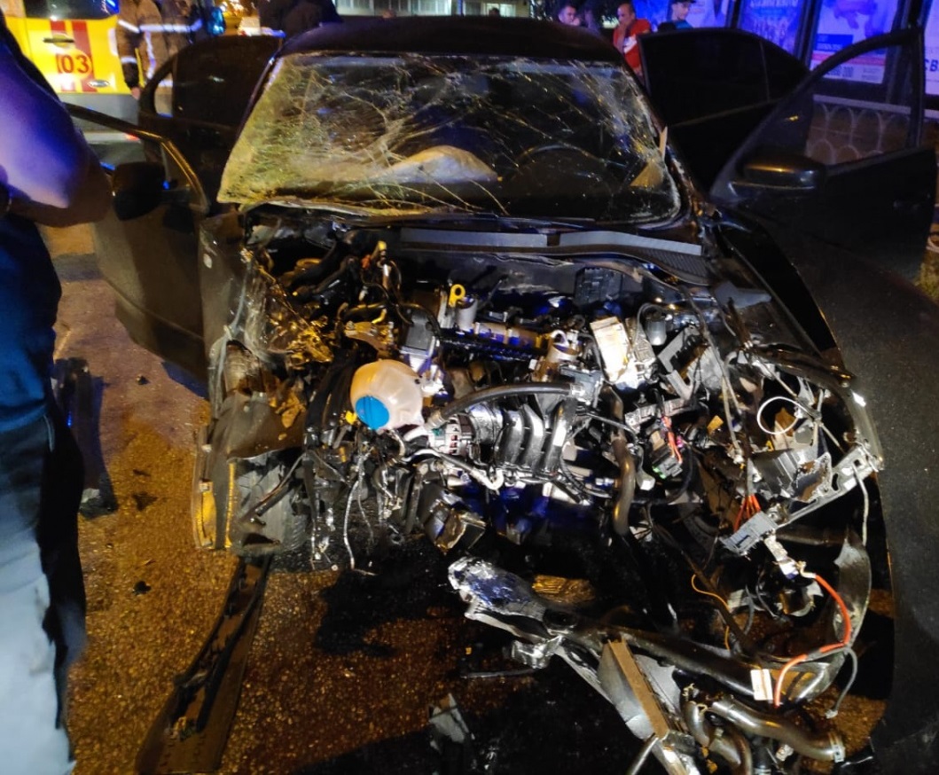 Пострадали семь человек: в Екатеринбурге ночью столкнулись машины