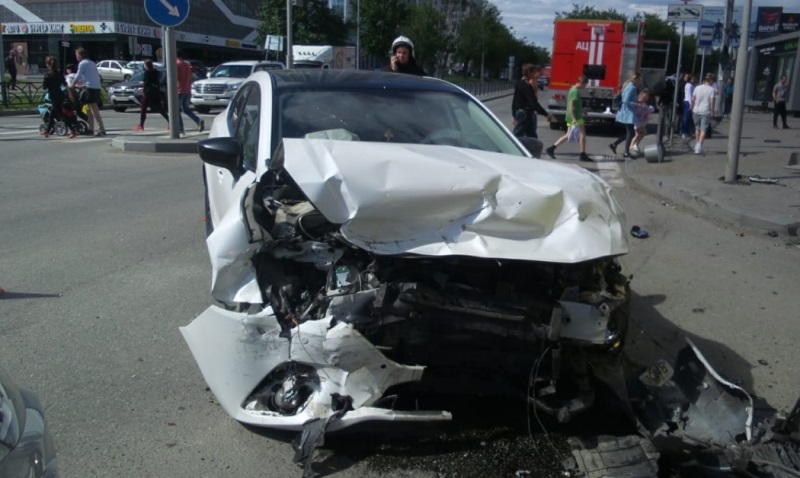 В Екатеринбурге скончалась женщина, пострадавшая в ДТП с коляской 19 июня