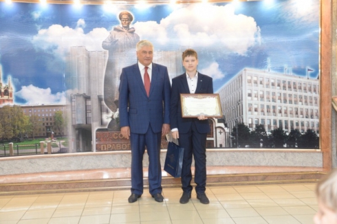 Двух юных свердловчан в Москве  наградили за героизм и мужество