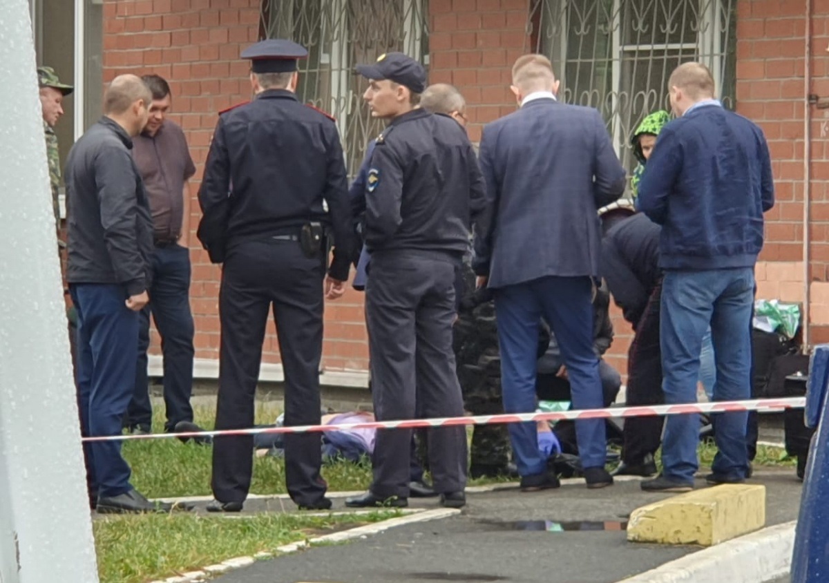 В Екатеринбурге на Уралмаше прозвучали выстрелы. Убит молодой мужчина