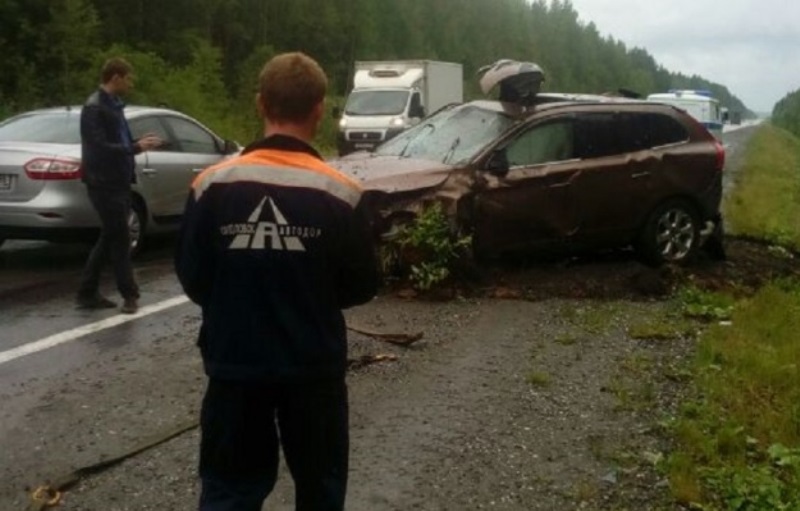 В ДТП на трассе Екатеринбург – Серов водитель вылетел в люк и погиб