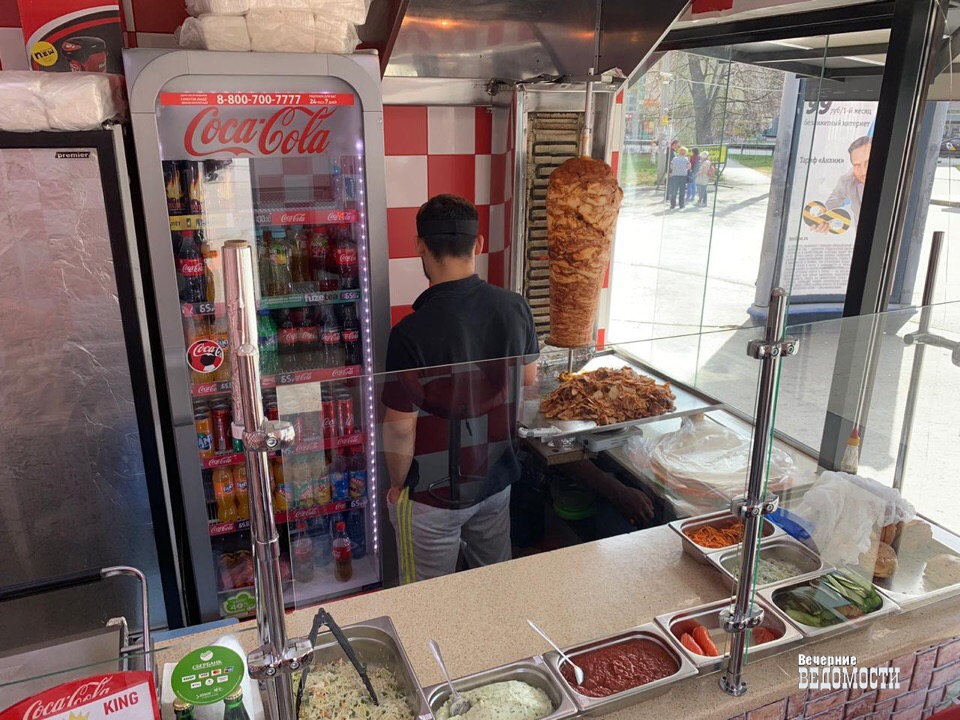 Санврачи выявили множество нарушений в точках продажи шаурмы «Kebab KING» в Екатеринбурге