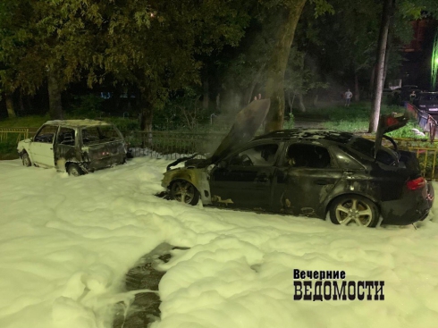 В Екатеринбурге сожгли машину борца с казино и фунфыриками