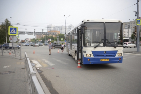 В Екатеринбурге автобус № 85 наехал на пешеходов