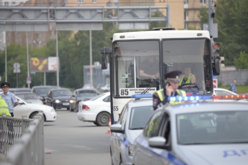 В Екатеринбурге автобус № 85 наехал на пешеходов