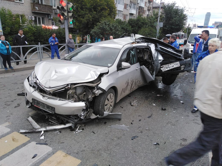 Двое погибли, трое в больнице: жуткое ДТП в центре Екатеринбурга
