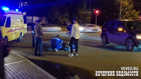 Сотрясение и ушибы: в Екатеринбурге водитель Mercedes сбил темнокожего мужчину