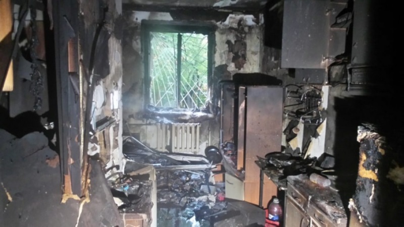 В Екатеринбурге загорелась квартира в трехэтажном доме
