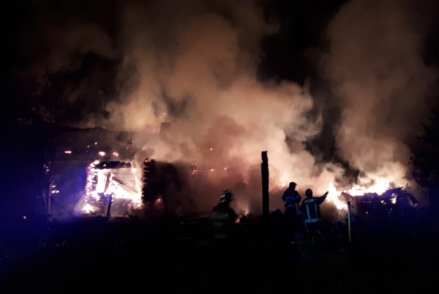 Крупный пожар произошёл ночью под Екатеринбургом