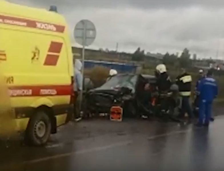 В Екатеринбурге на выезде на Полевской тракт случилось жёсткое ДТП. Пострадали 4 человека