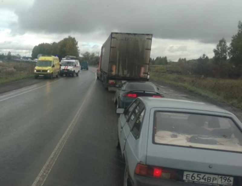 В Екатеринбурге на выезде на Полевской тракт случилось жёсткое ДТП. Пострадали 4 человека