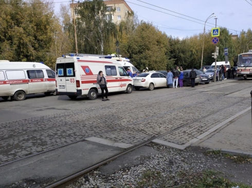 Движение приостановлено: на Пионерке в Екатеринбурге произошло ДТП