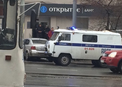 В Екатеринбурге на банк «Открытие» совершен вооруженный налет. Погиб один человек