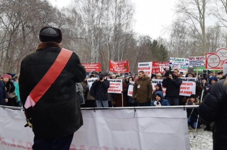 «Нам здесь жить»: в Екатеринбурге проходит митинг против строительства мусорного полигона