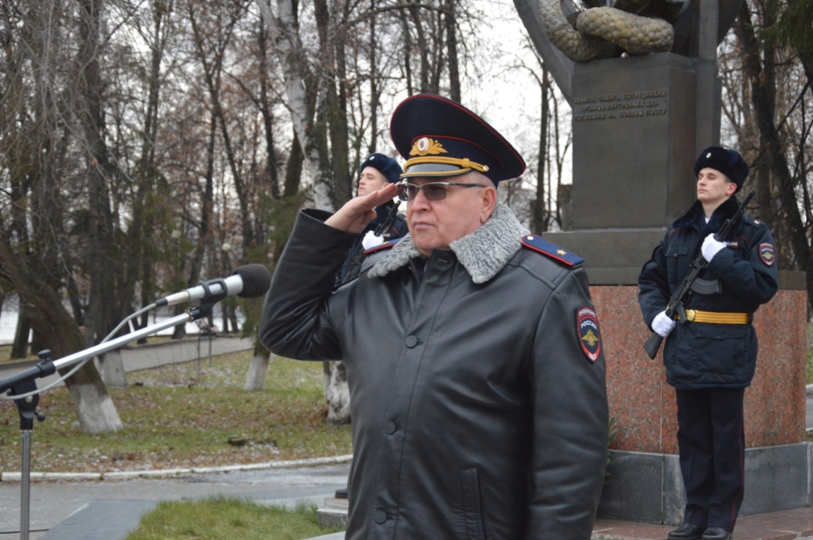 Полиция свердловский. Свердловские полицейские. Начальник ГУВД по Свердловской области 2005. Савенко Роман Екатеринбург ГИБДД. Романов ГУВД Свердловская область.