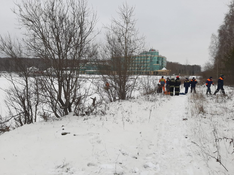 В Екатеринбурге рыбак провалился под лед