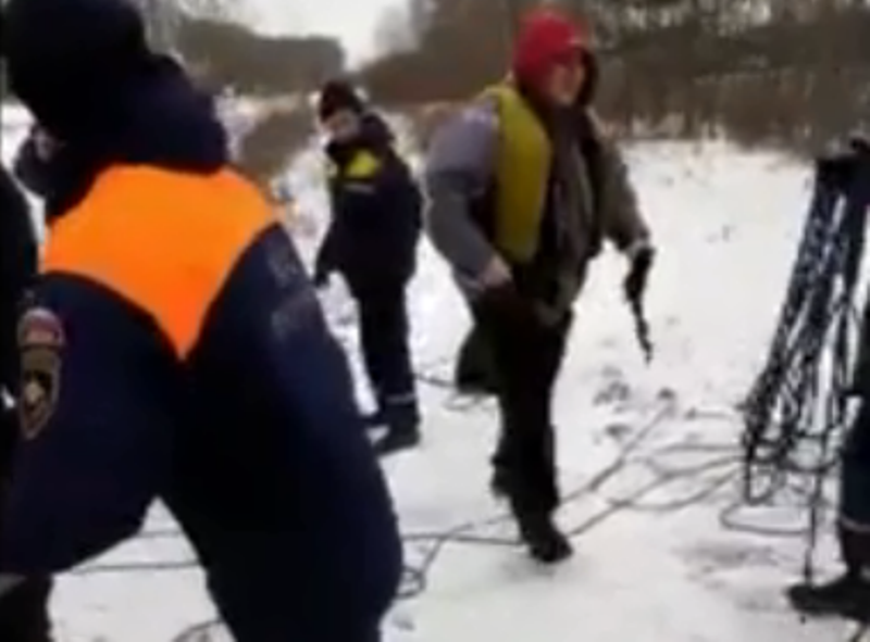 В Екатеринбурге рыбак провалился под лед