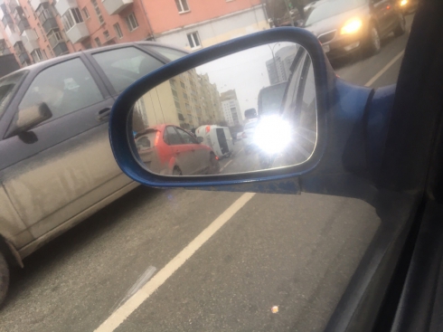 «Не выспался просто»: в Екатеринбурге Hyundai перевернулся на бок