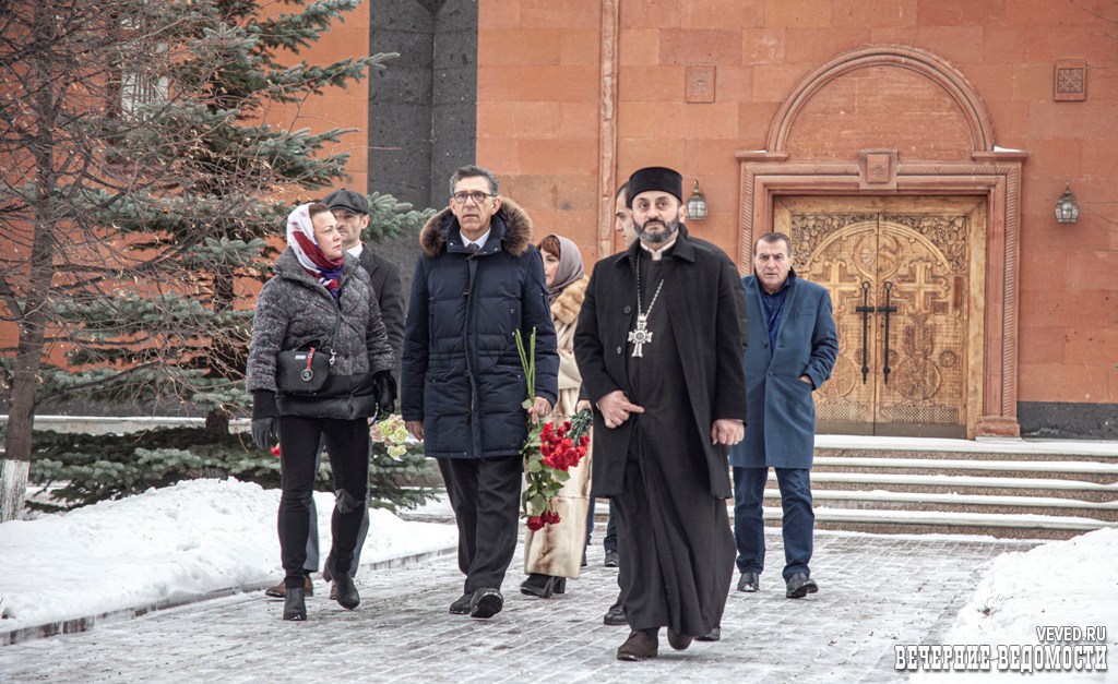 В Екатеринбурге почтили память жертв разрушительного землетрясения в Армении