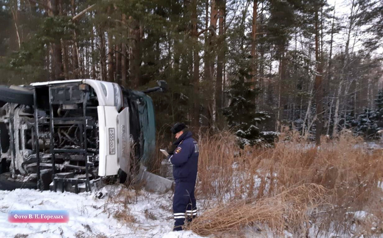 В Свердловской области перевернулся автобус с фанатами Макса Коржа