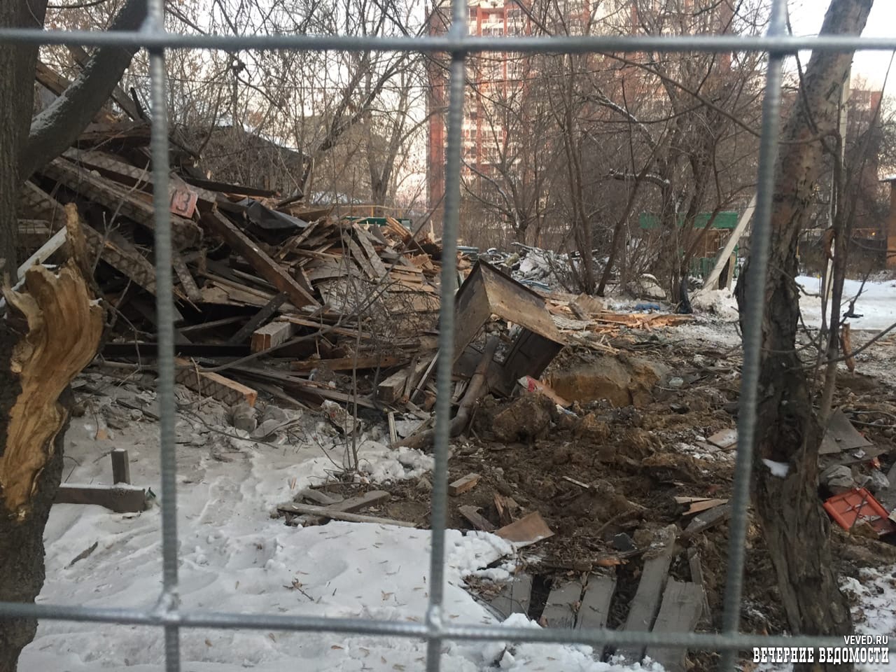 В Екатеринбурге на Втузгородке начали снос аварийных домов. На их месте появится новый ЖК