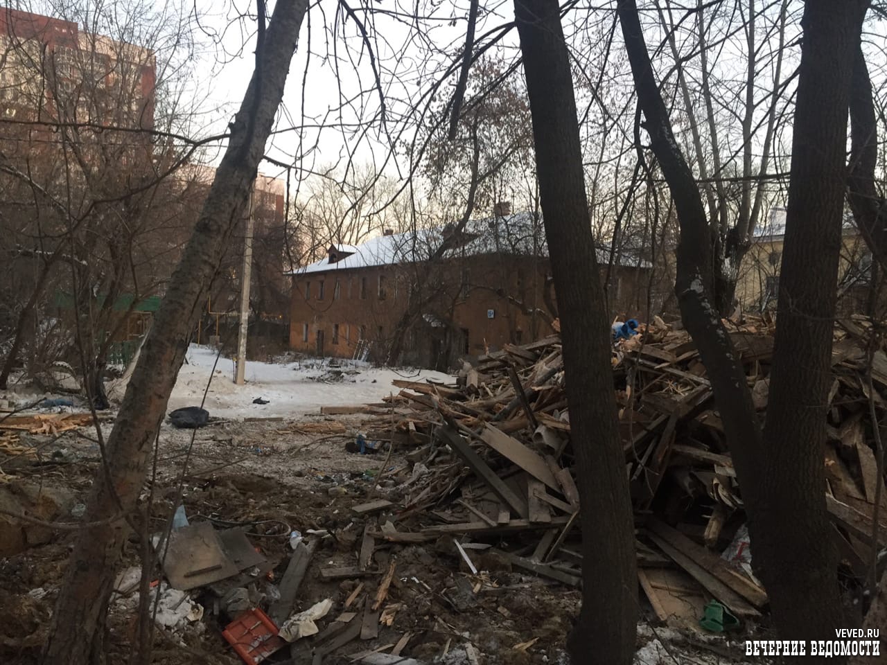 В Екатеринбурге на Втузгородке начали снос аварийных домов. На их месте появится новый ЖК