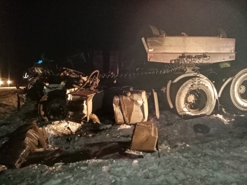 В страшном ДТП на свердловской трассе погиб водитель КАМАЗа