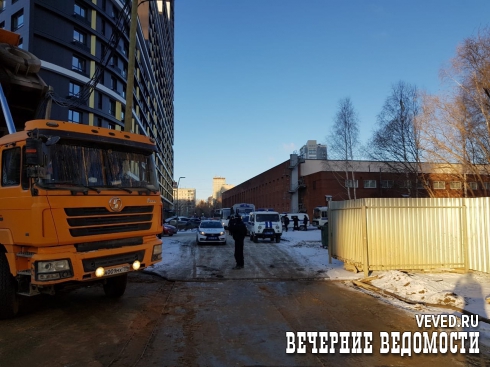 Оперативники ФСБ задержали 30 мигрантов на стройплощадке элитного ЖК в Екатеринбурге
