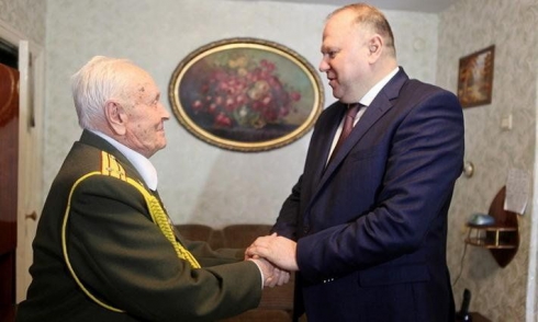 Николай Цуканов вручил медаль «75 лет Победы» ветерану Великой Отечественной войны 
